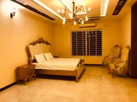 Luxury Furnished Comfort Rooms