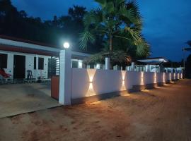 K Seven Guest Inn, hotel em Triquinimale