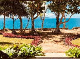 Seahorse Lodge - Port Vila's WOW Factor! Huge 5 Bedroom, 3 Bath Seaside Paradise，維拉港的有停車位的飯店