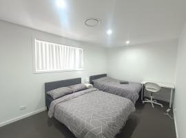 Peaceful Retreat in Modern and Spacious House - OR9, Hotel in Guildford