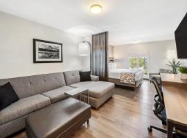 Best Western Plus Hilltop Inn, хотел в Рединг