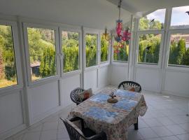 Spacious and Luminous Apartment in a Bungalow, bungalow in Züsch