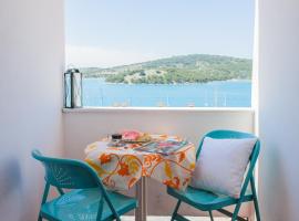 Hana Home - Apartments Tisno, hotel in Tisno