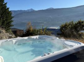 Queenstown Alpine Escape, hotel in Frankton