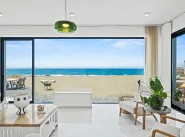 Blue Iris Luxury Beach Villa by Nomads - Steps to Beach