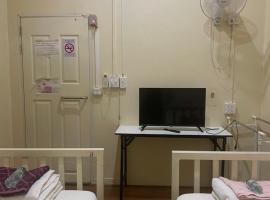 Anna Hostel in Chaiyaphum, hotel com estacionamento em Ban Sieo