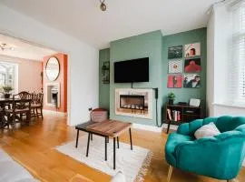 Heaton House - parkside charm and city comfort