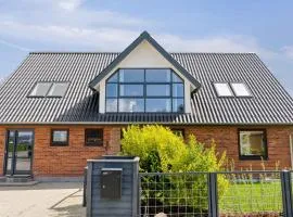 Near Beach And Golf, With Multi-Purpose Room
