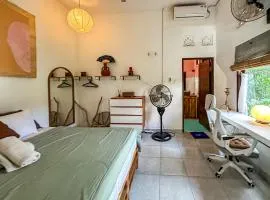 1BR Studio with Shared Pool and Gym, private Garden and kitchen in Canggu