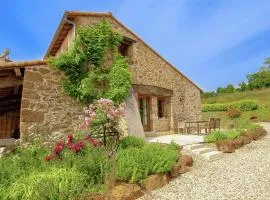 Very nice cottage with studio on a domain with heated pool