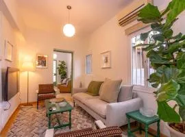Two Bedroom Garden Cottage in Quiet Street