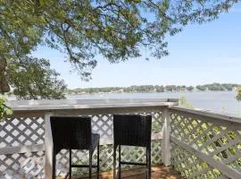 Dave's Last Resort Lakeside-Cozy Cabin 6 Hotel Room