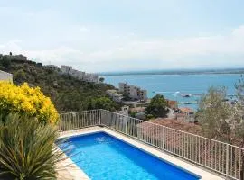 WELCS VILLA 280 EMP en una piscina panoramica