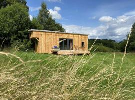 Namiņ&scaron; Charming Tiny House in the meadow pilsētā Sveradovzdroja