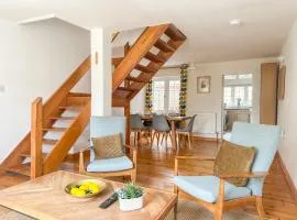 Canterbury Oasis - Modern 2-Bed Home with FREE Parking