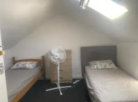 The Haven Loft-Cozy Room in a house