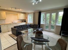 Spacious Two Bedroom Apartment in Bracknell, hotel a Bracknell