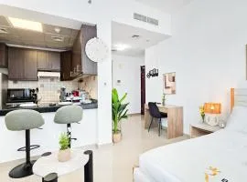 Al Reef Downtown 1BR - Chic Modern Escape with Comfortable Living