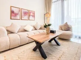 Stylish Maryah Vista Blanc - Chic City Retreat