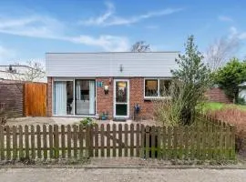 Holiday Home in Noordwijkerhout near Lake