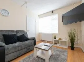 Comfort Meets Style, 3-Bedroom Home, Greenwich, Sleeps 10! Contractor Friendly!