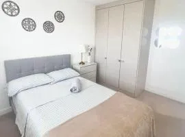 Modern Double bedroom Near Wellingborough station