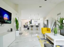 The Four at Bartow, 4BR Retreat, hotel em Bartow