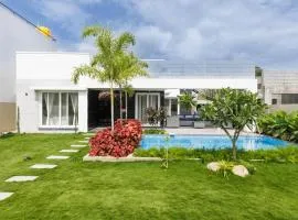 The Garden Stay by StayJade Pool Lawn 1h HSR