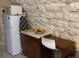 Ḩālāt에 위치한 호텔 Cave de Fares