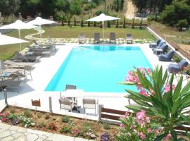 Villa Madeleine Tower View, beach hotel in Nea Fokea