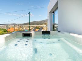 Casa Alan by Rent2u, Lda, hotel in Arco da Calheta