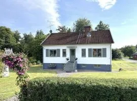 Renovated Lake view Retreat with Kayaks & Big Garden