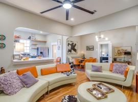 Stadium Luxe Retreat- Walking Distance to AT&T Sta, hotel in Arlington