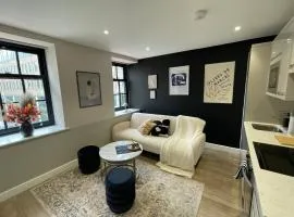 Chic central Leeds retreat