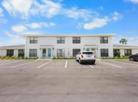 Cozy townhouse centrally located on the island