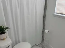 3 bedroom, 2 beds near capitol