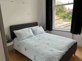 Ilford - Elizabeth Line 3 bedrooms Garden home