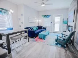 Soothing Blues in Peaceful 2BR 1BA Cottage