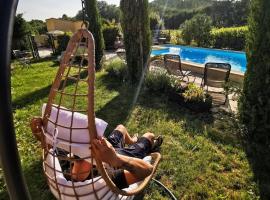 Petite maison avec piscine le chêne vert, hotel in Gargas