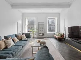 Edinburgh's Finest - Chic and Luxurious Shore Apartment