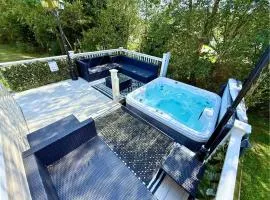 Lovely Hot Tub Caravan in Northumberland, Free Golf Access, Dog Friendly