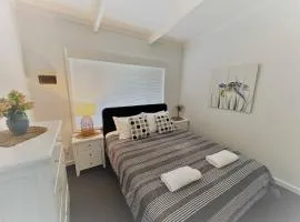Esperance Little Units 1