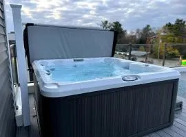 The Roost 16 on Front 2BR Hot Tub Private Patio