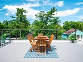 The Perch 14 on Front 2BR Hot Tub Downtown Walks