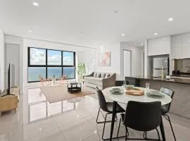 Oceanfront Luxury 2BR with Balcony and Views