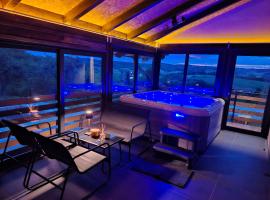 Natura Lux Holiday House with Pool and Jacuzzi, villa in Veliko Trojstvo