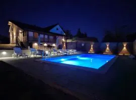 Natura Lux Holiday House with Pool and Jacuzzi