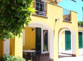 Andoramare B&B, guest house in Marina dʼAndora