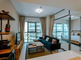Modern Glass Suite with City Views Reem Island