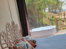 Container Beija-Flor com SPA e Cachoeira, hotel din Brotas